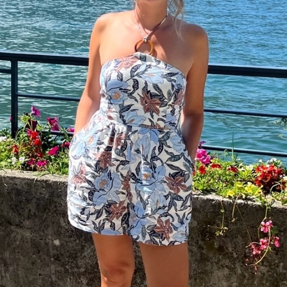 Old navy floral romper - Picture 1 of 6